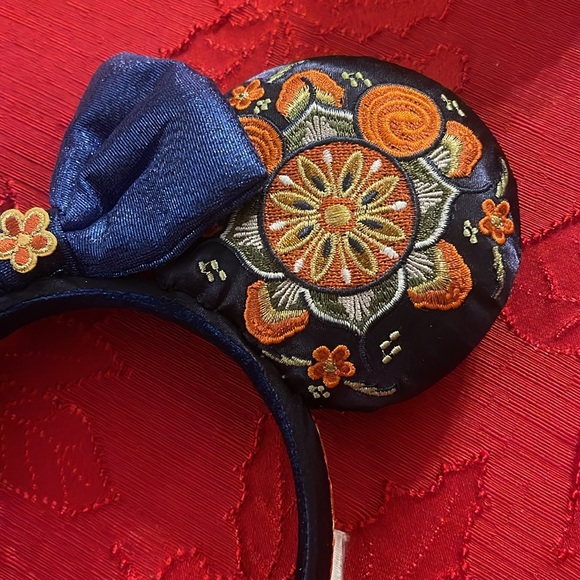 Disney Parks EPCOT Norway Minnie Mouse Ears headband - Picture 3 of 5